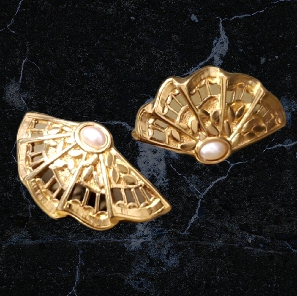 Vintage Fan Earrings - Picture 1 of 3